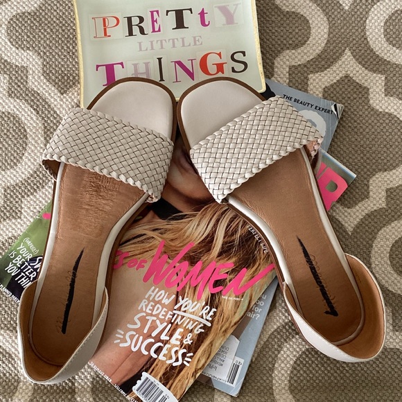 “Madewell” the “Nelda” leather  d’orsay flat; in the color pale oyster; size 8 - Picture 10 of 16